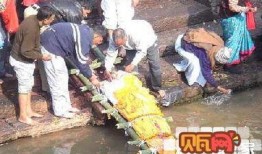 娱乐吃瓜酱英国水葬,娱乐吃瓜酱带你揭秘绿色葬礼风尚